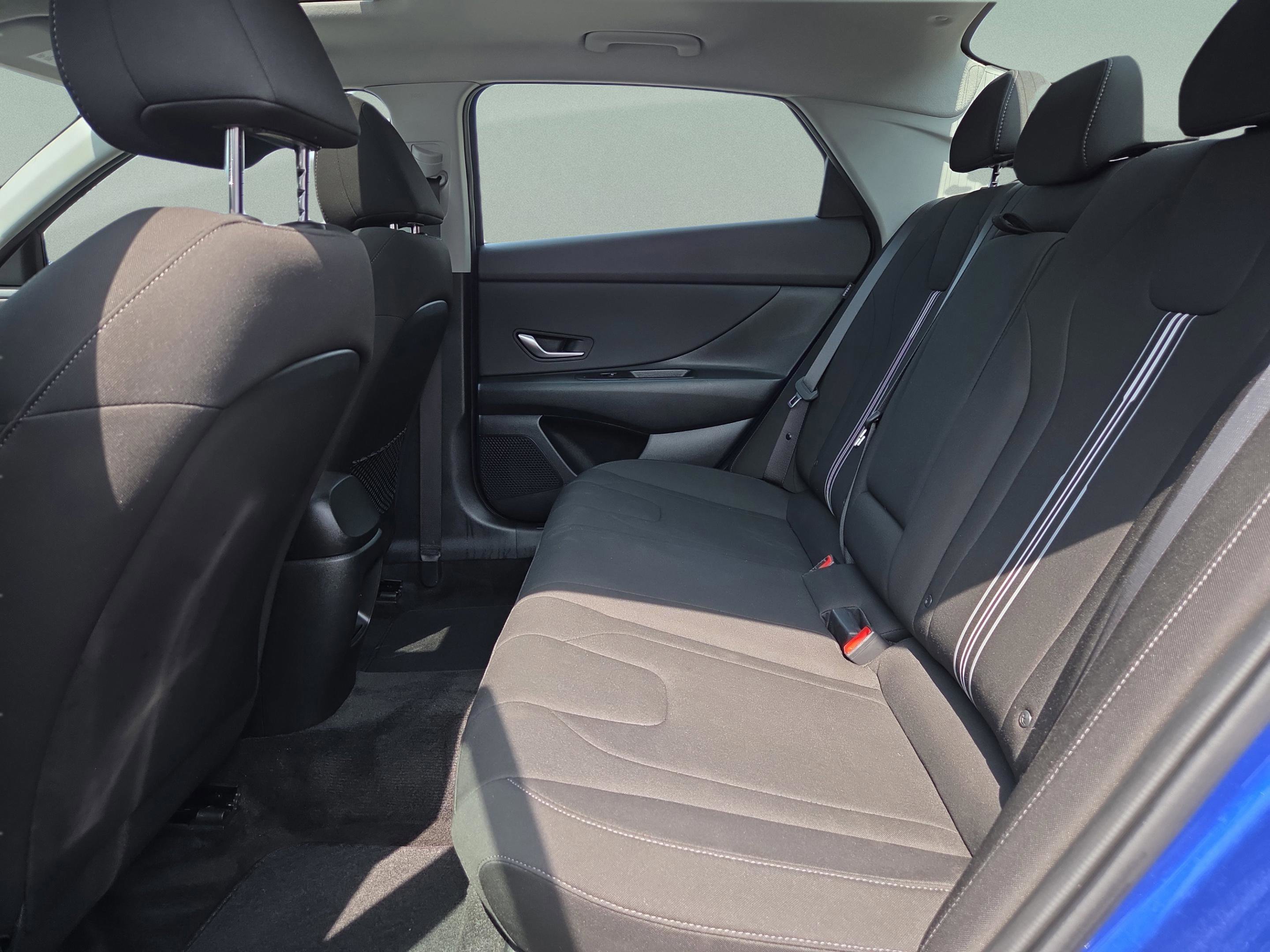 Used 2025 Hyundai Elantra SEL image 29