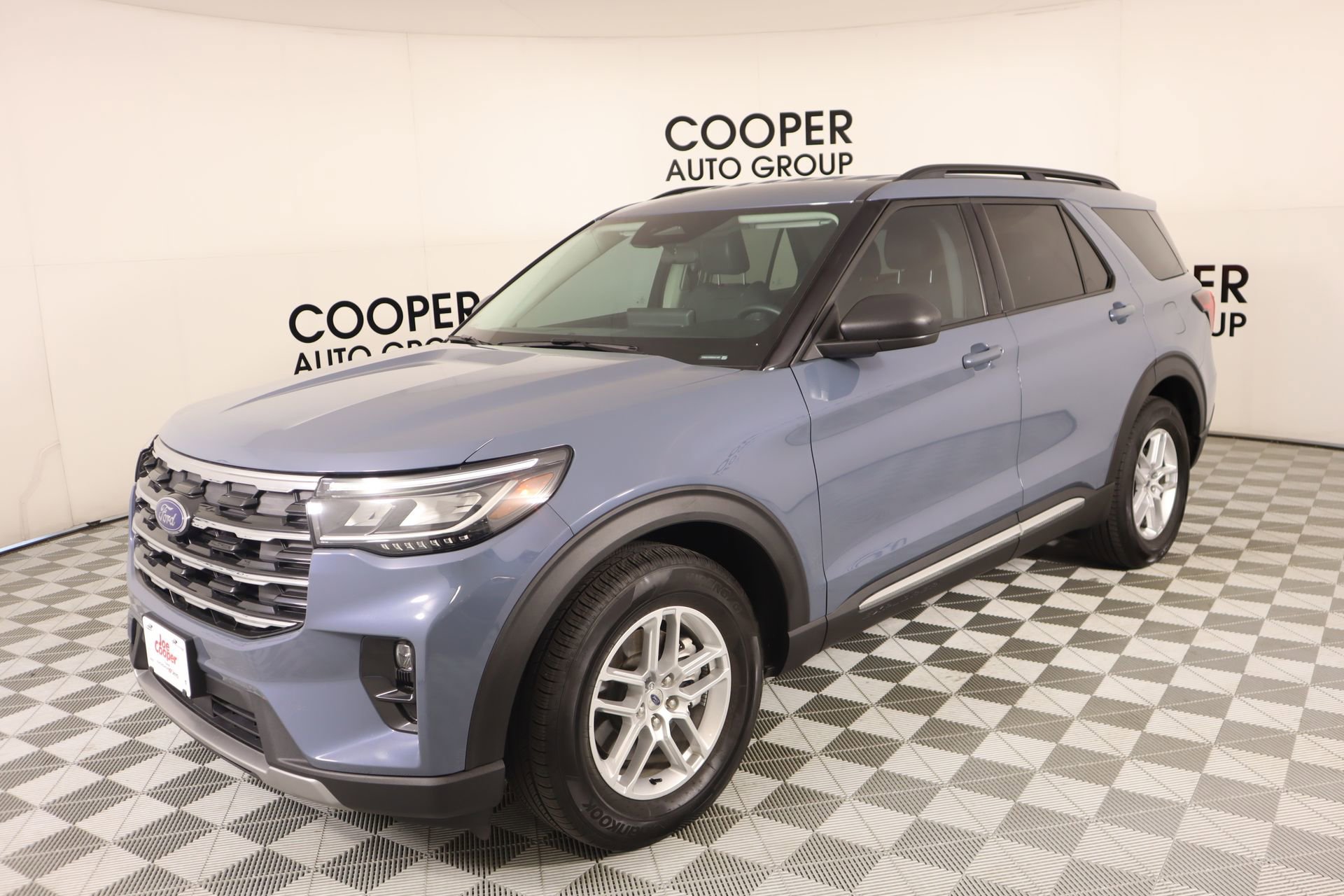 Used 2025 Ford Explorer Active w/ Active Comfort Package RWD image 11