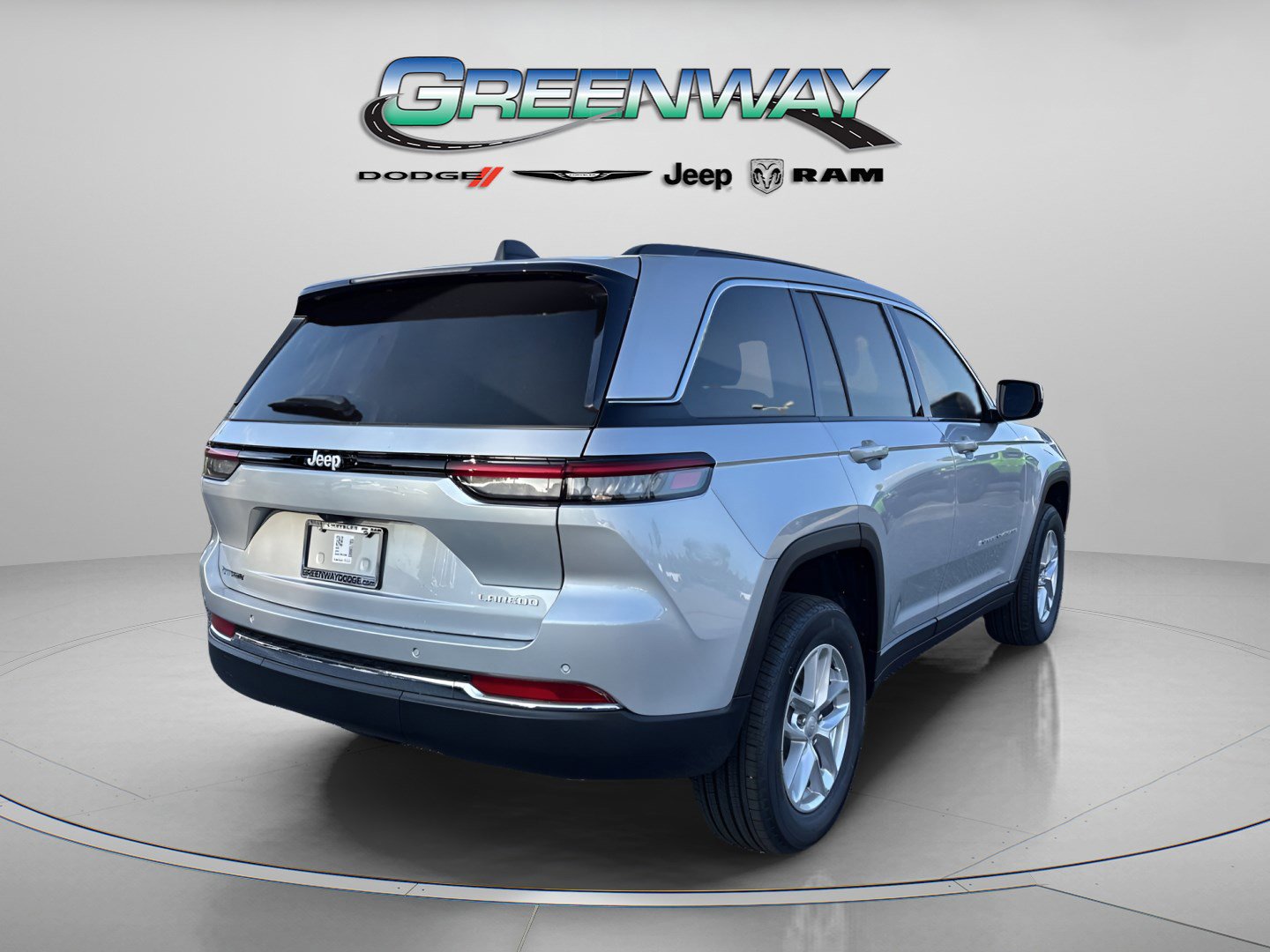 New 2025 Jeep Grand Cherokee Laredo image 4