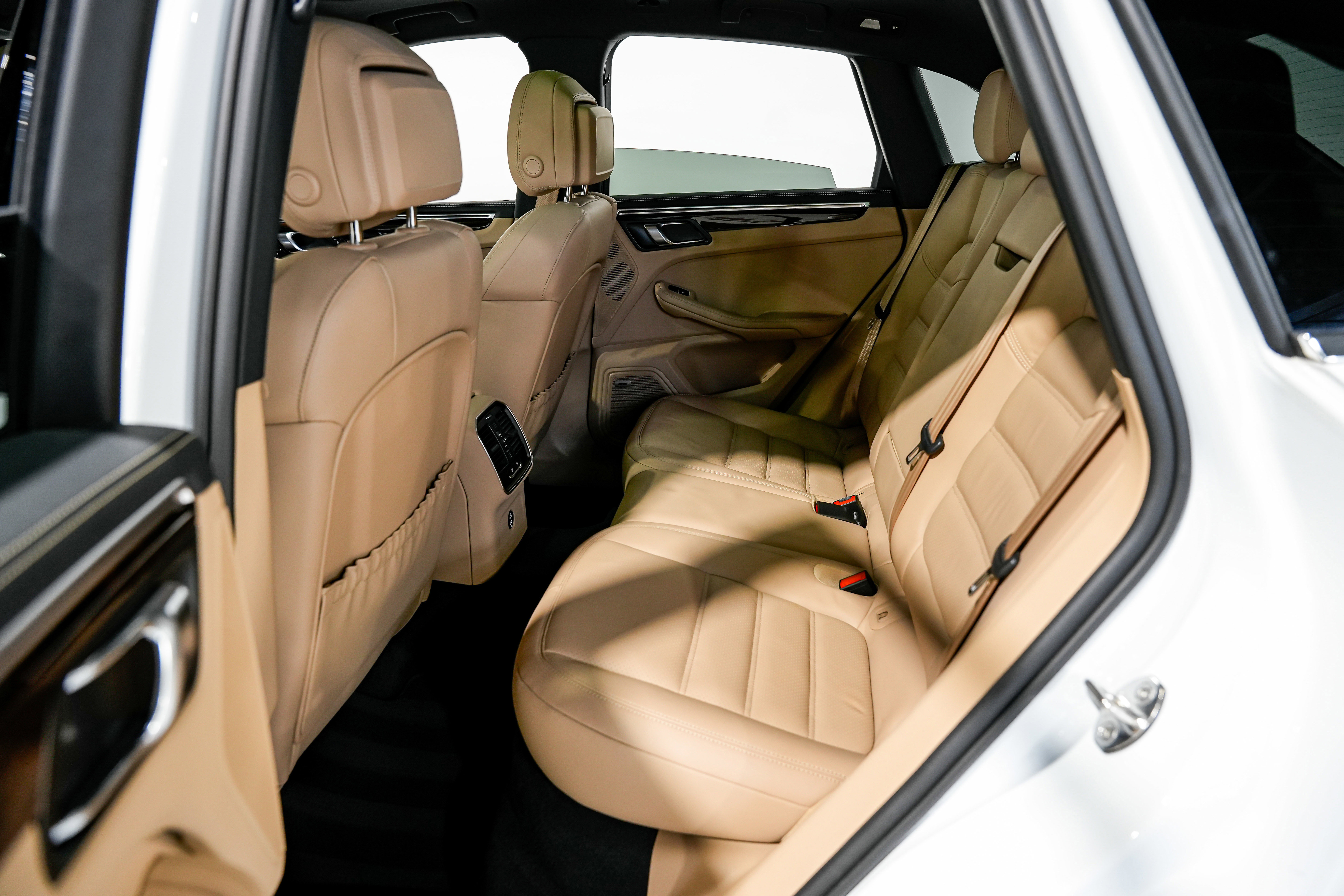 Used 2023 Porsche Macan S image 32