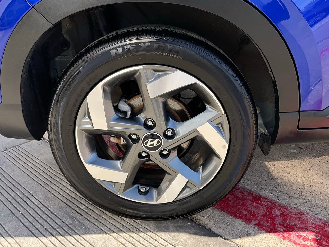 Used 2025 Hyundai Venue SEL image 9