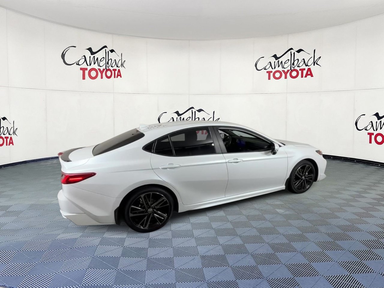 Used 2025 Toyota Camry XSE FWD image 3