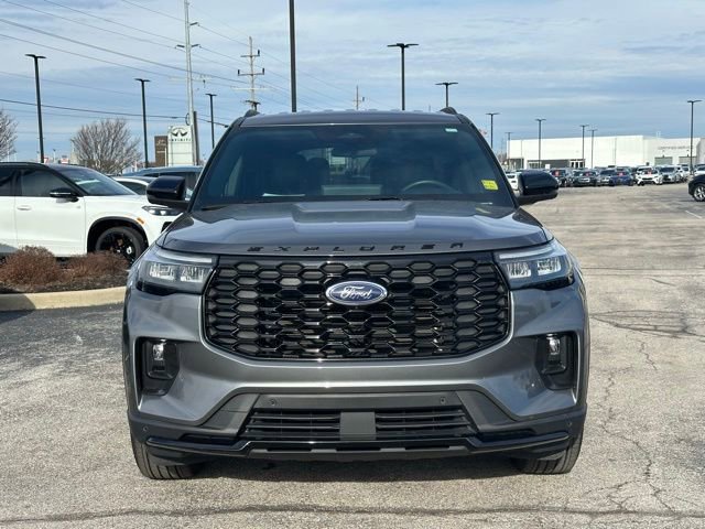 Used 2025 Ford Explorer ST-Line image 3
