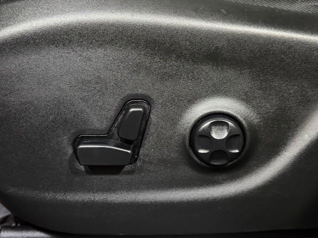 Used 2020 Jeep Cherokee Latitude Lux w/ Comfort/Convenience Group image 18