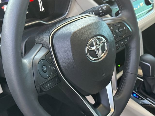 Used 2024 Toyota Corolla Cross XLE w/ Convenience Package image 30