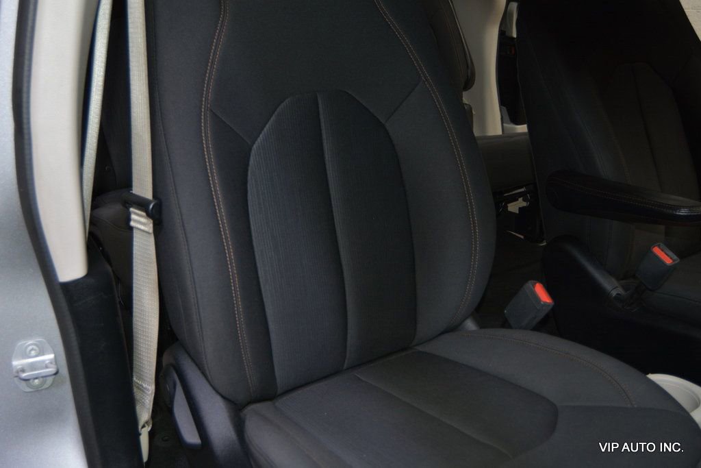 Used 2017 Chrysler Pacifica Touring image 14