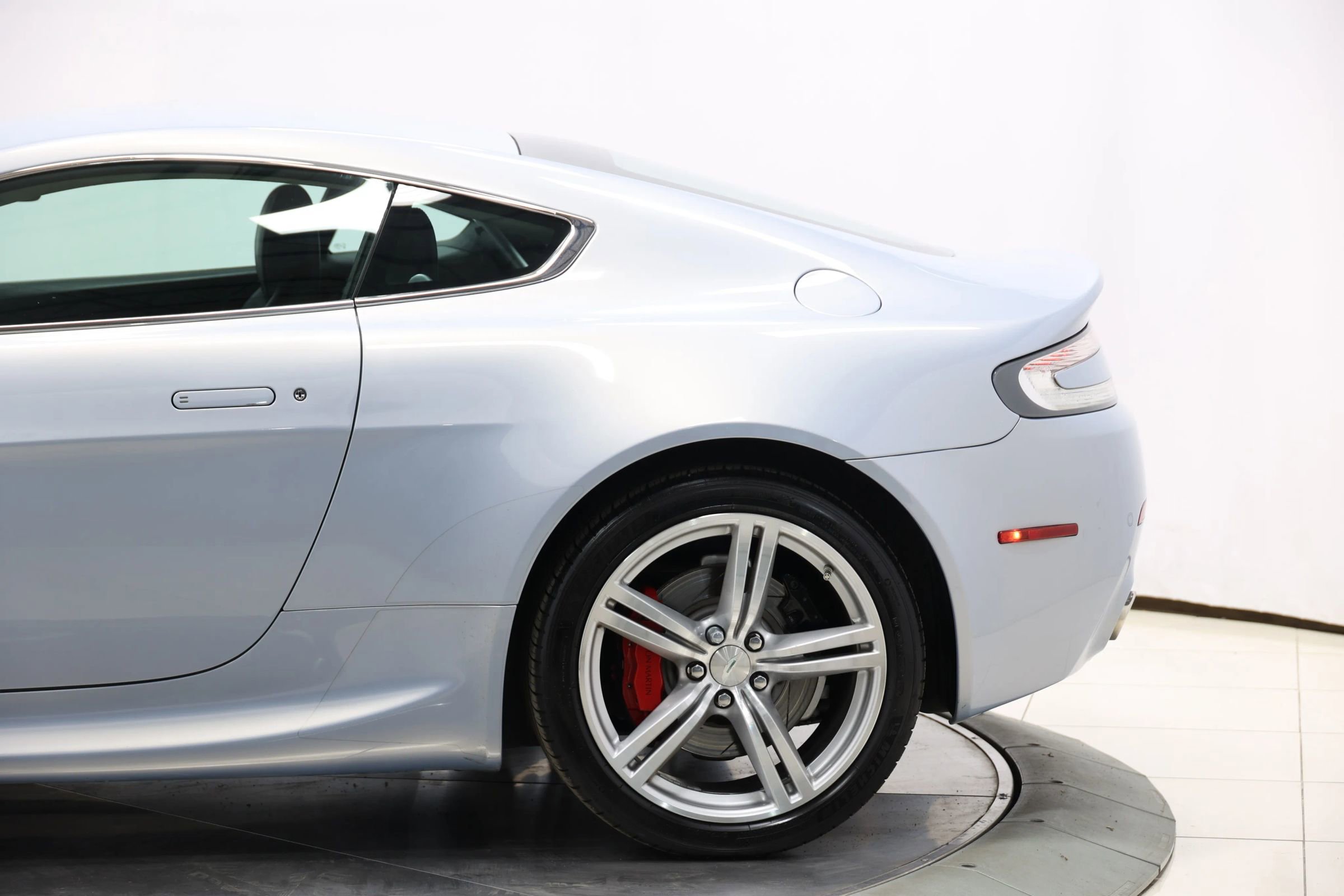 Used 2011 Aston Martin V8 Vantage Coupe image 9