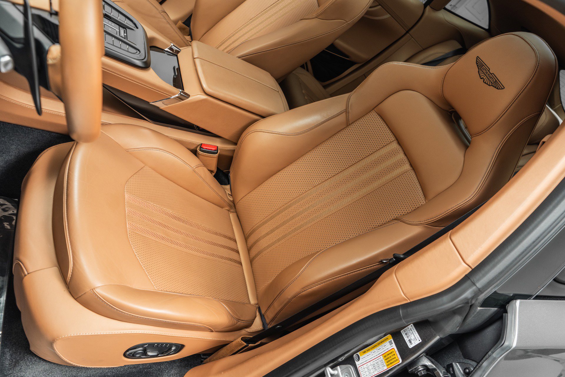 Used 2025 Aston Martin DBX 707 AWD/4WD image 24