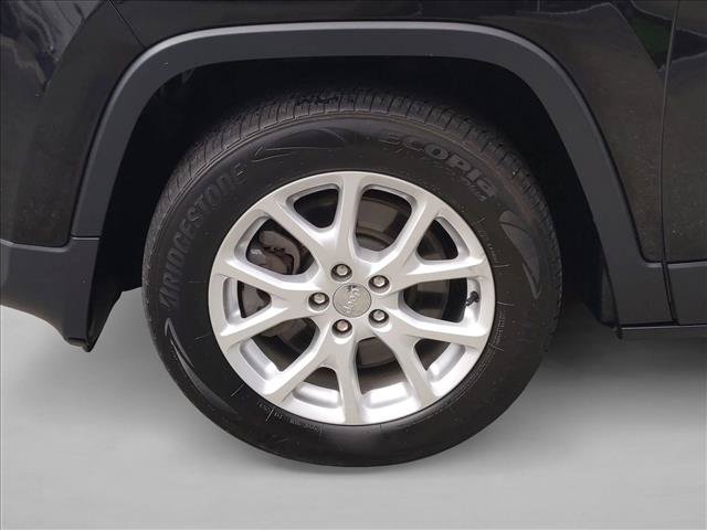 Used 2016 Jeep Cherokee Sport FWD image 22