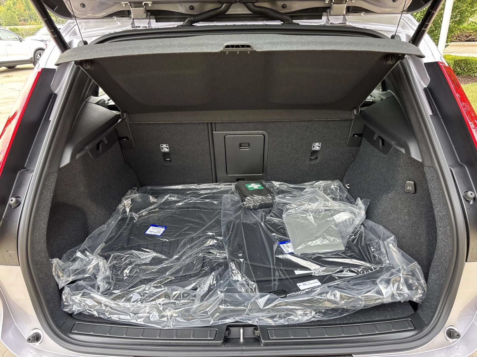 New 2026 Volvo XC40 B5 Plus w/ Protection Package Premier AWD/4WD image 9