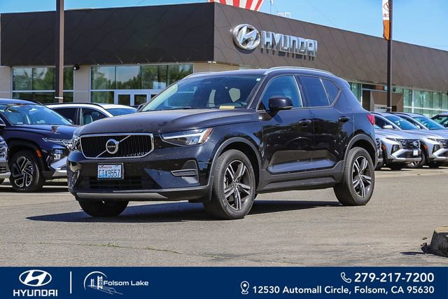 Used 2023 Volvo XC40 B5 Core AWD/4WD image 1