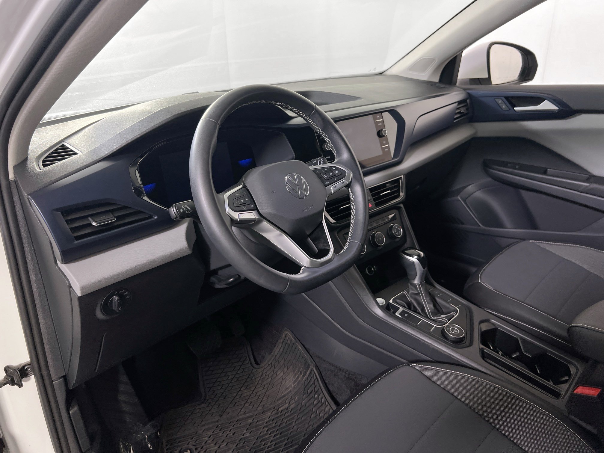 Used 2022 Volkswagen Taos SE AWD/4WD image 9