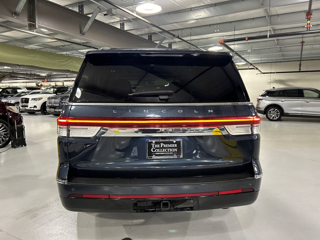 Used 2024 Lincoln Navigator Reserve image 3