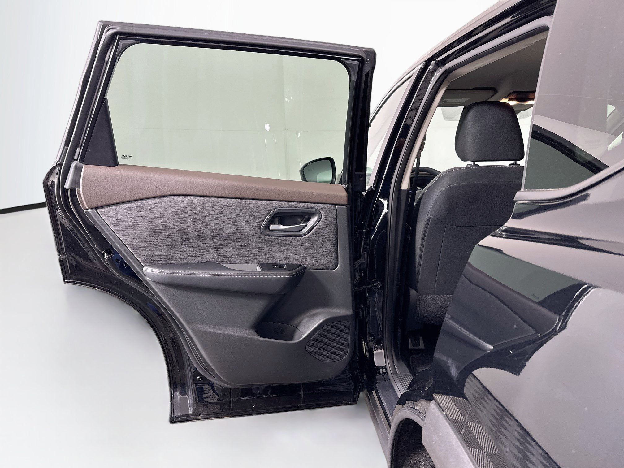 Used 2023 Nissan Rogue SV FWD image 25