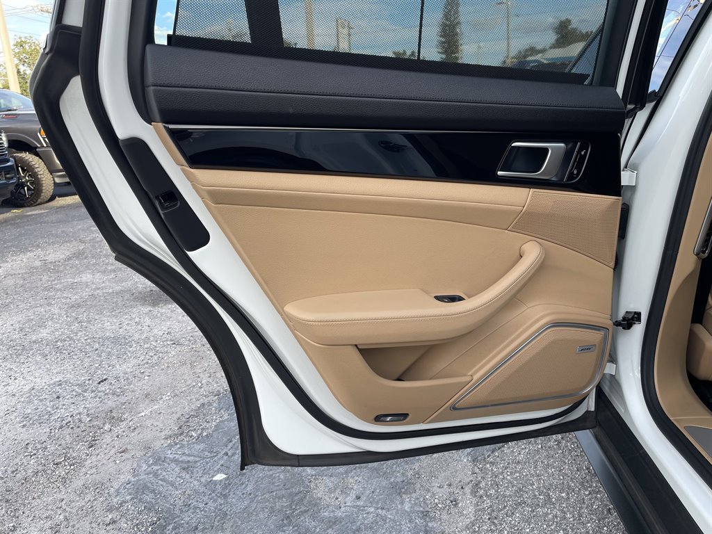 Used 2018 Porsche Panamera 4 image 44