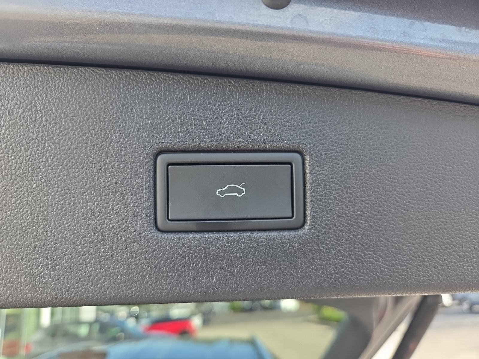 Certified 2024 Volkswagen Tiguan SE AWD/4WD image 10