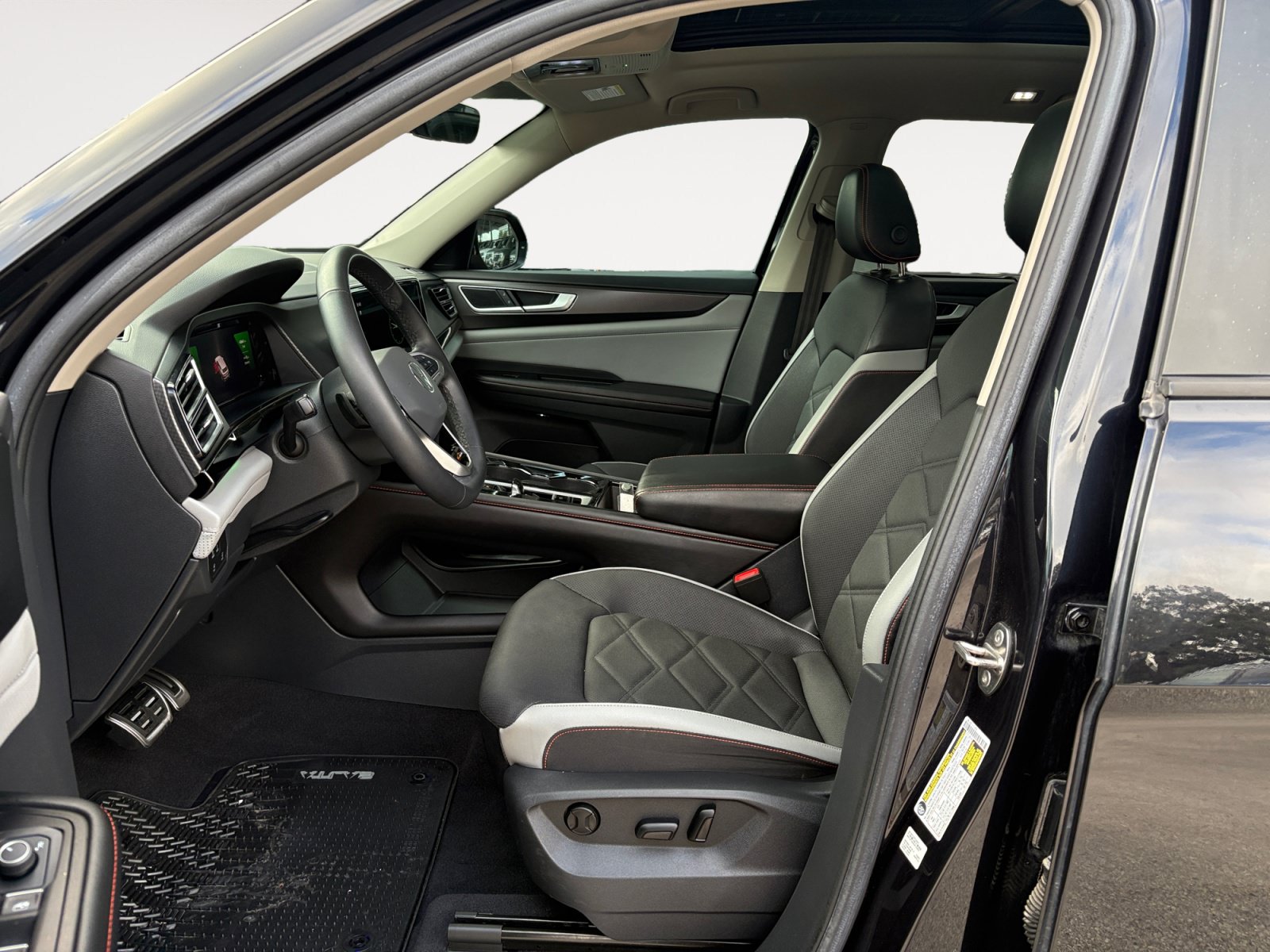 Certified 2024 Volkswagen Atlas Peak Edition SE AWD/4WD image 20