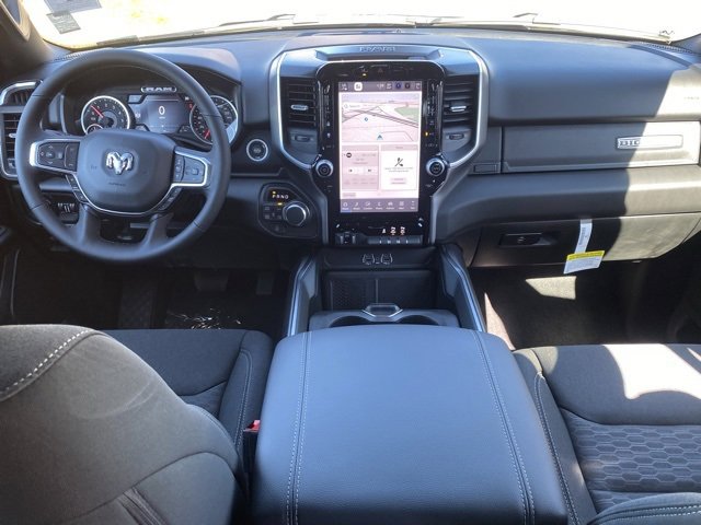 New 2026 RAM 1500 4x4 Crew Cab image 34