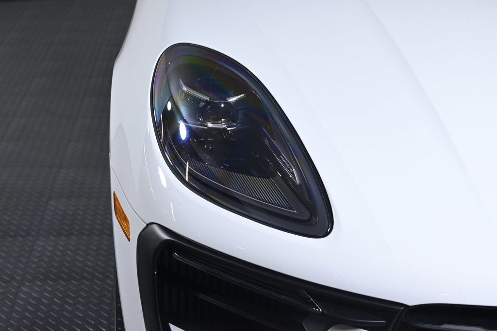 Certified 2023 Porsche Macan S image 11
