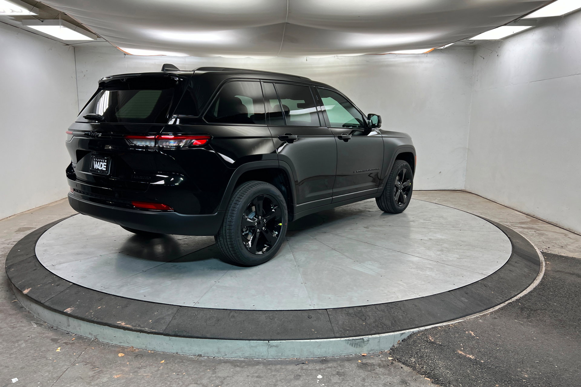 New 2025 Jeep Grand Cherokee Limited w/ Luxury Tech Group II AWD/4WD image 5
