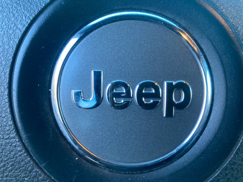 Used 2015 Jeep Grand Cherokee Limited AWD/4WD image 28