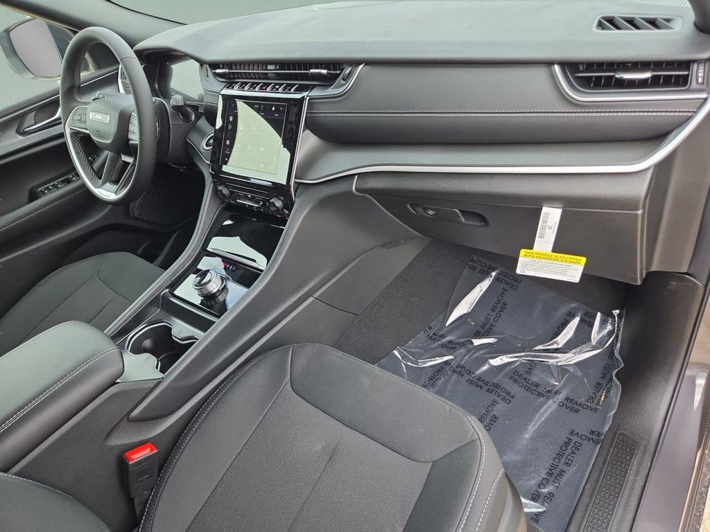 New 2025 Jeep Grand Cherokee Laredo X RWD image 30