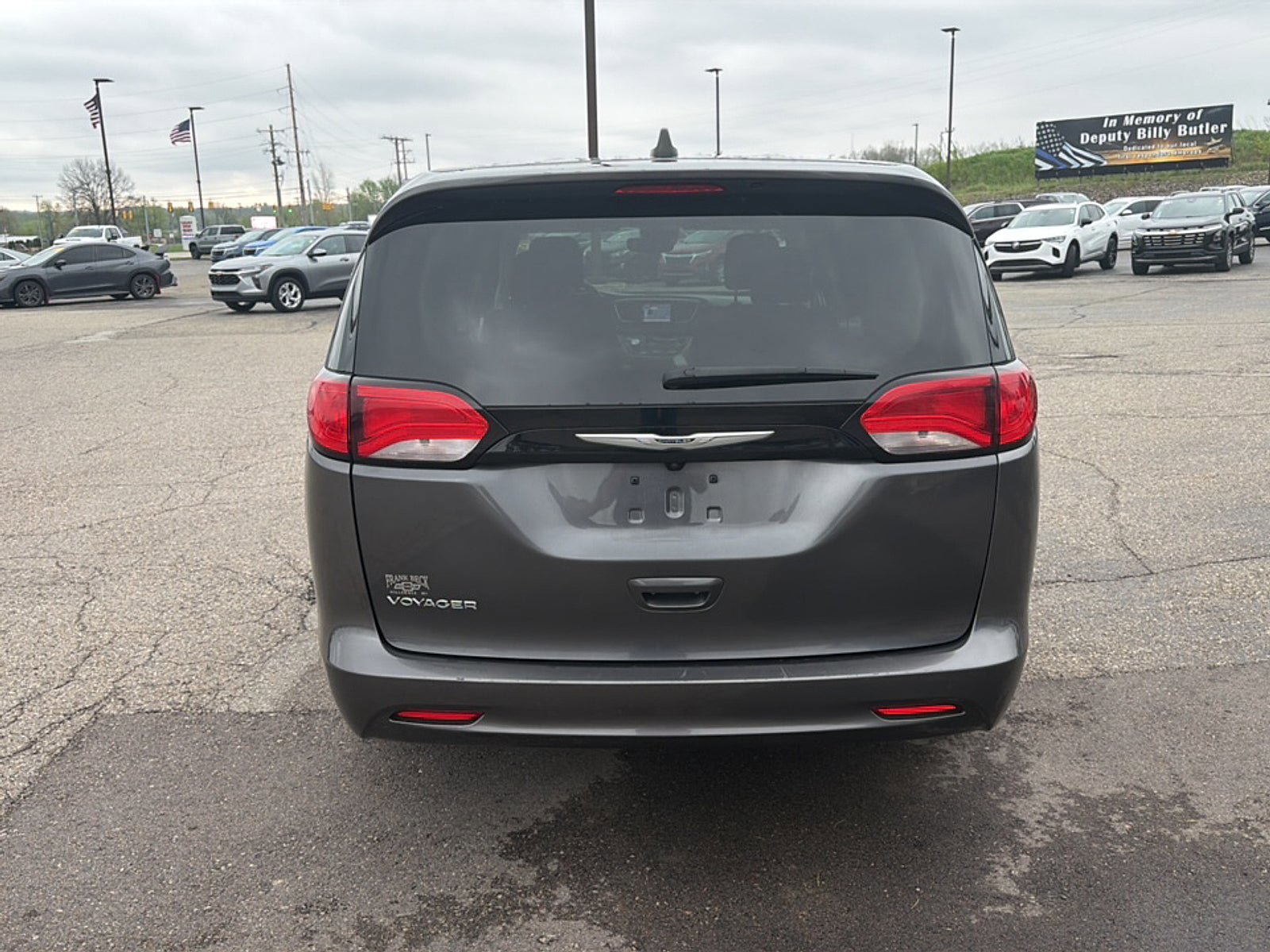 Used 2023 Chrysler Voyager LX FWD image 5
