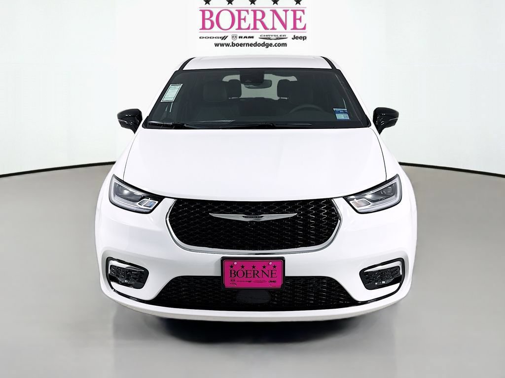 Used 2025 Chrysler Pacifica Select FWD image 2
