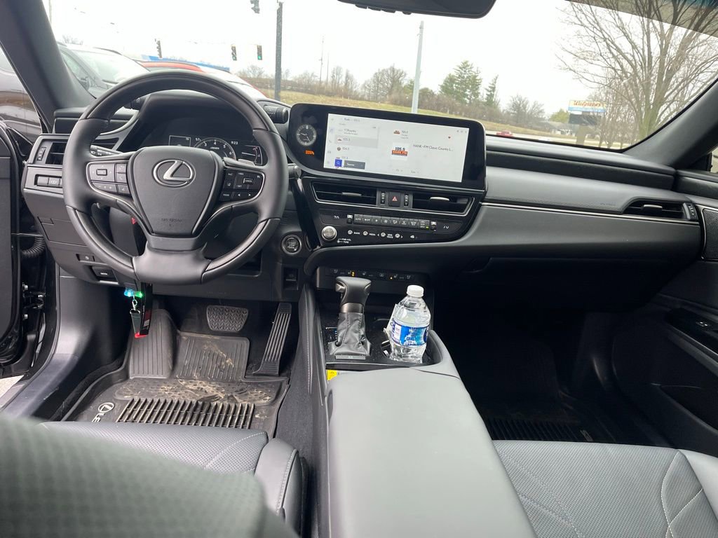 Used 2025 Lexus ES 350 Luxury FWD image 9