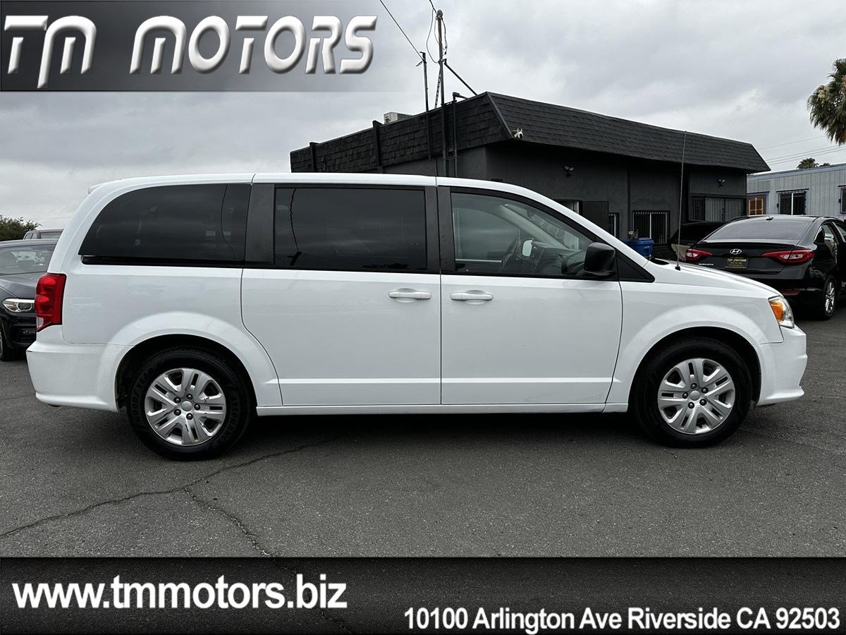 Used 2018 Dodge Grand Caravan SE FWD image 19