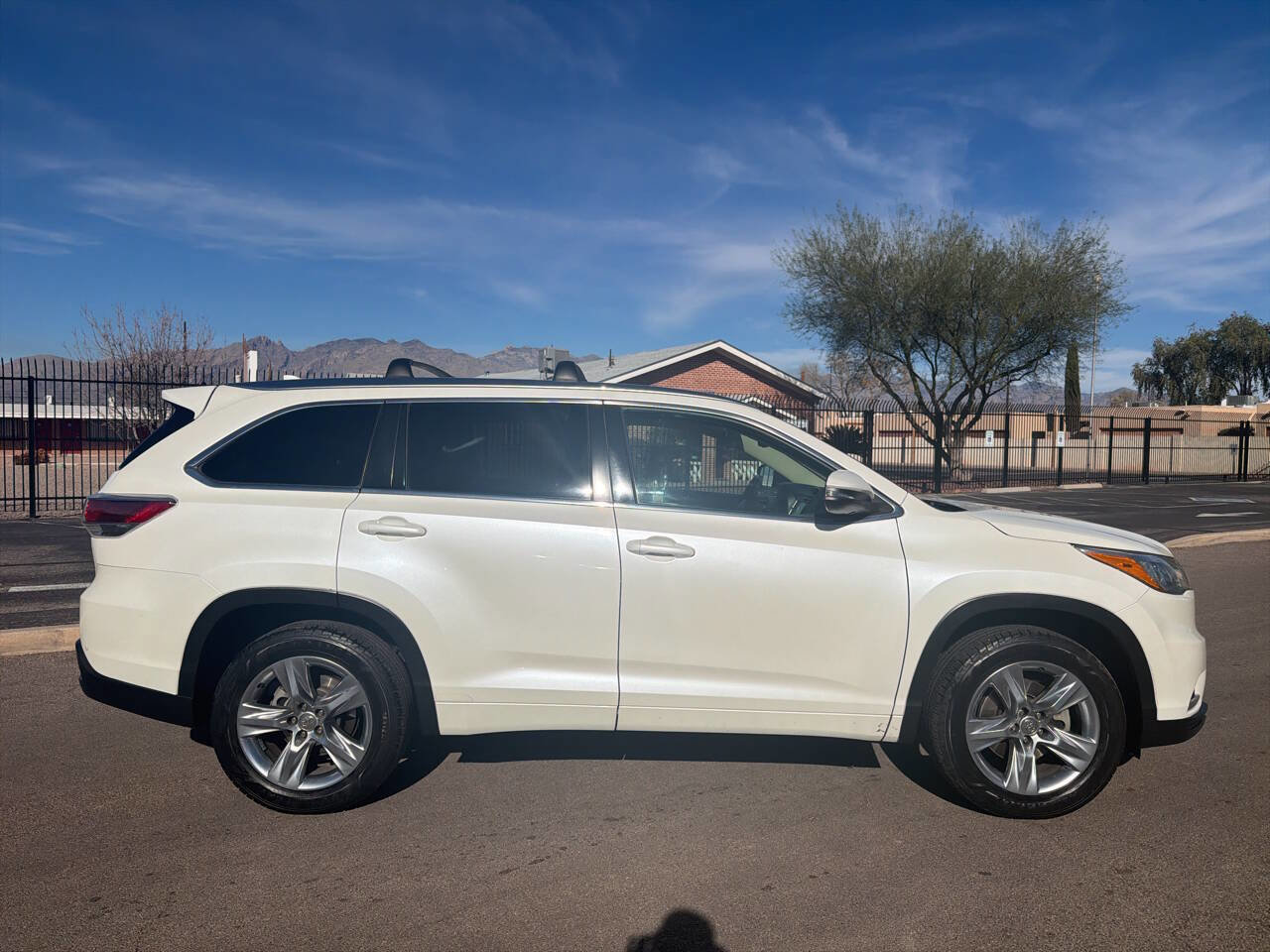 Used 2015 Toyota Highlander Limited image 10