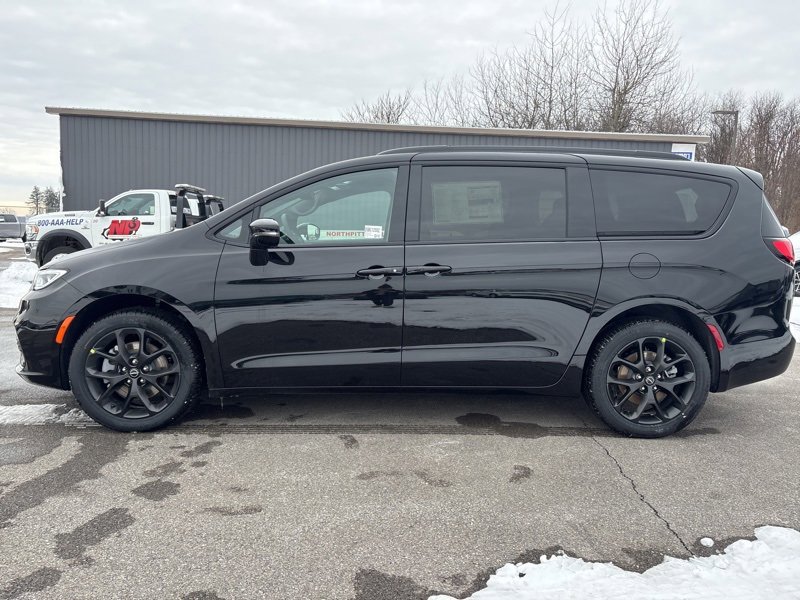 New 2026 Chrysler Pacifica Select w/ S Appearance Package image 6