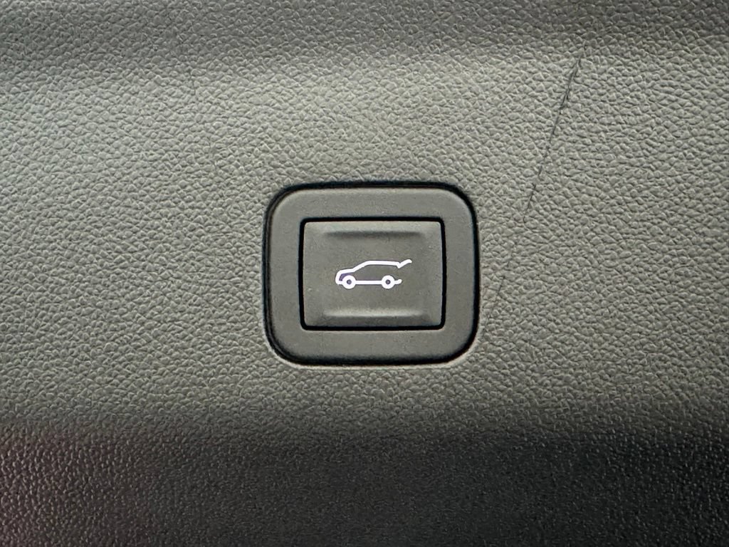 Used 2026 GMC Yukon Denali Ultimate AWD/4WD image 15