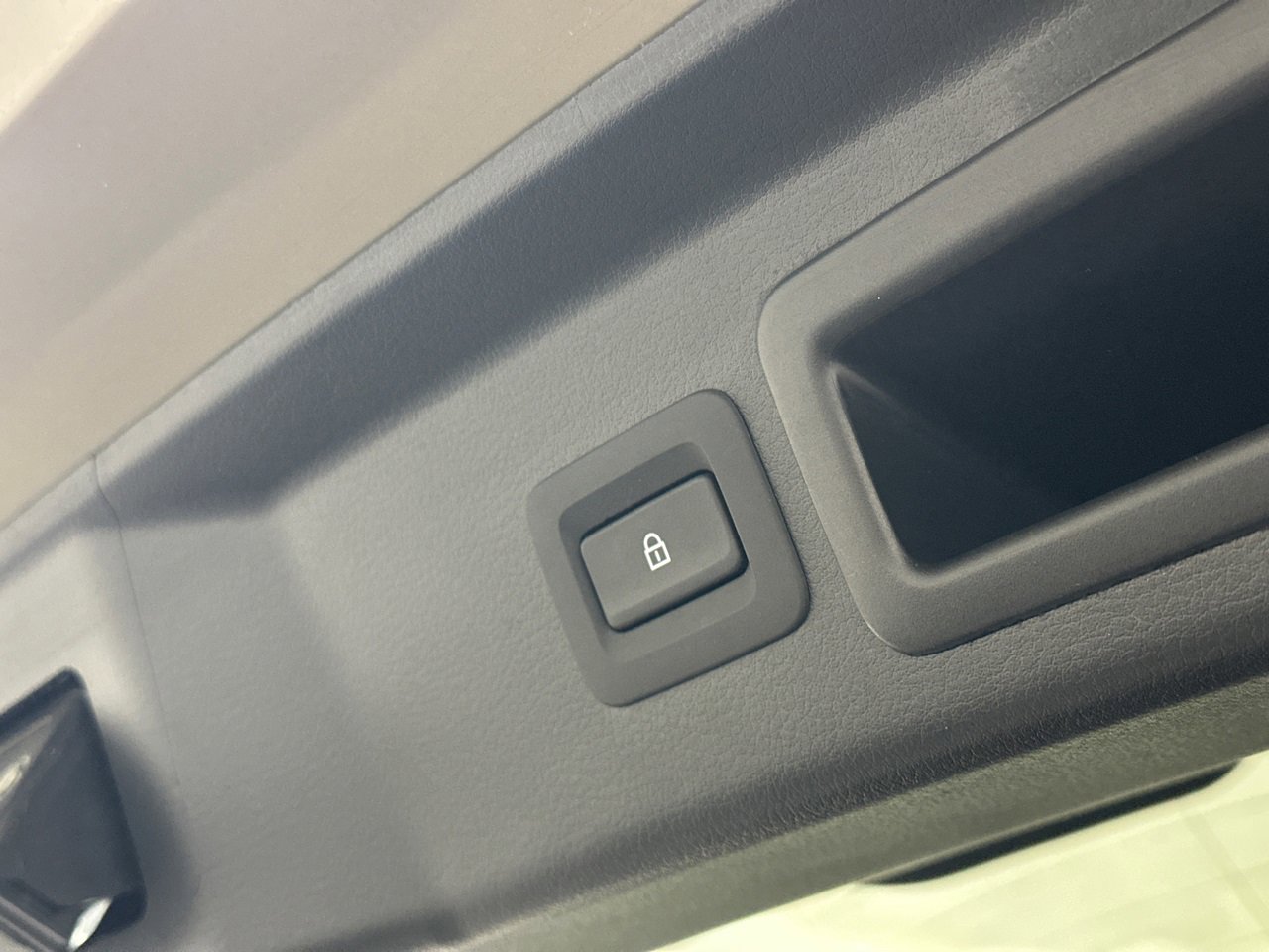 Used 2024 MAZDA CX-30 Carbon image 9