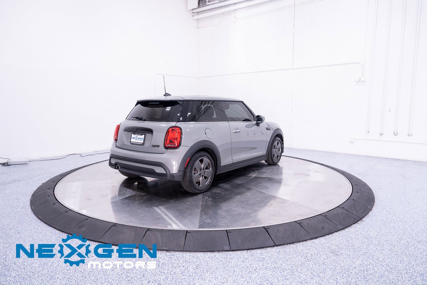 Used 2023 MINI Cooper 2-Door Hardtop image 34