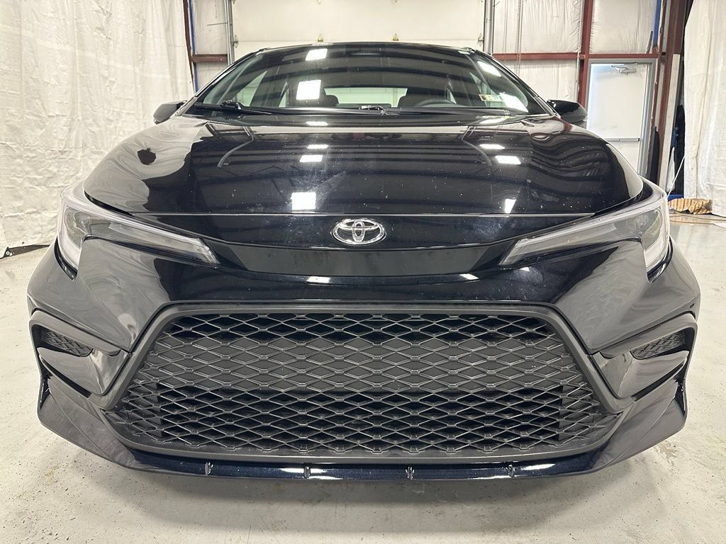 Used 2026 Toyota Corolla SE FWD image 2