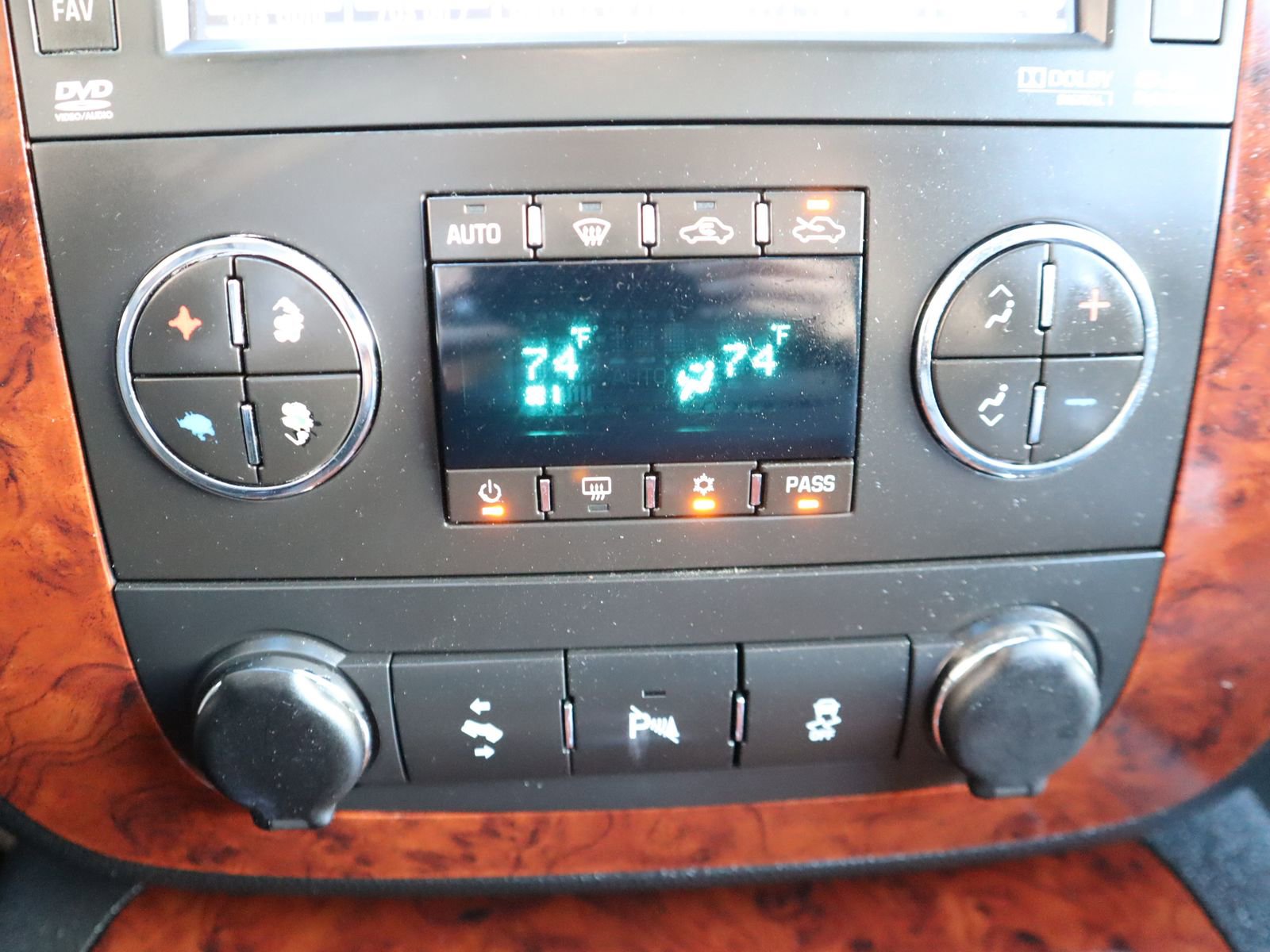 Used 2013 Chevrolet Avalanche LTZ image 38