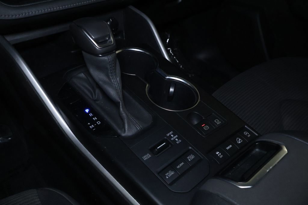 Used 2021 Toyota Highlander LE image 31