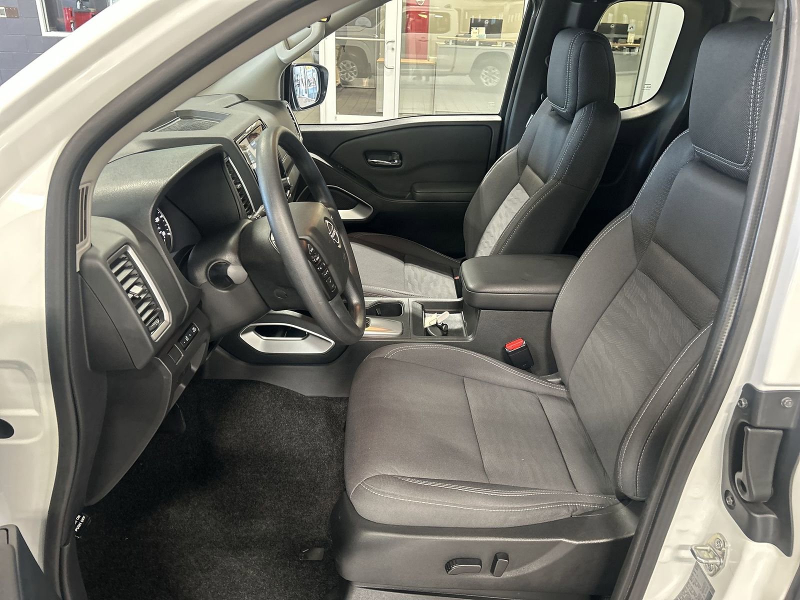 Used 2024 Nissan Frontier SV w/ Technology Package AWD/4WD image 24
