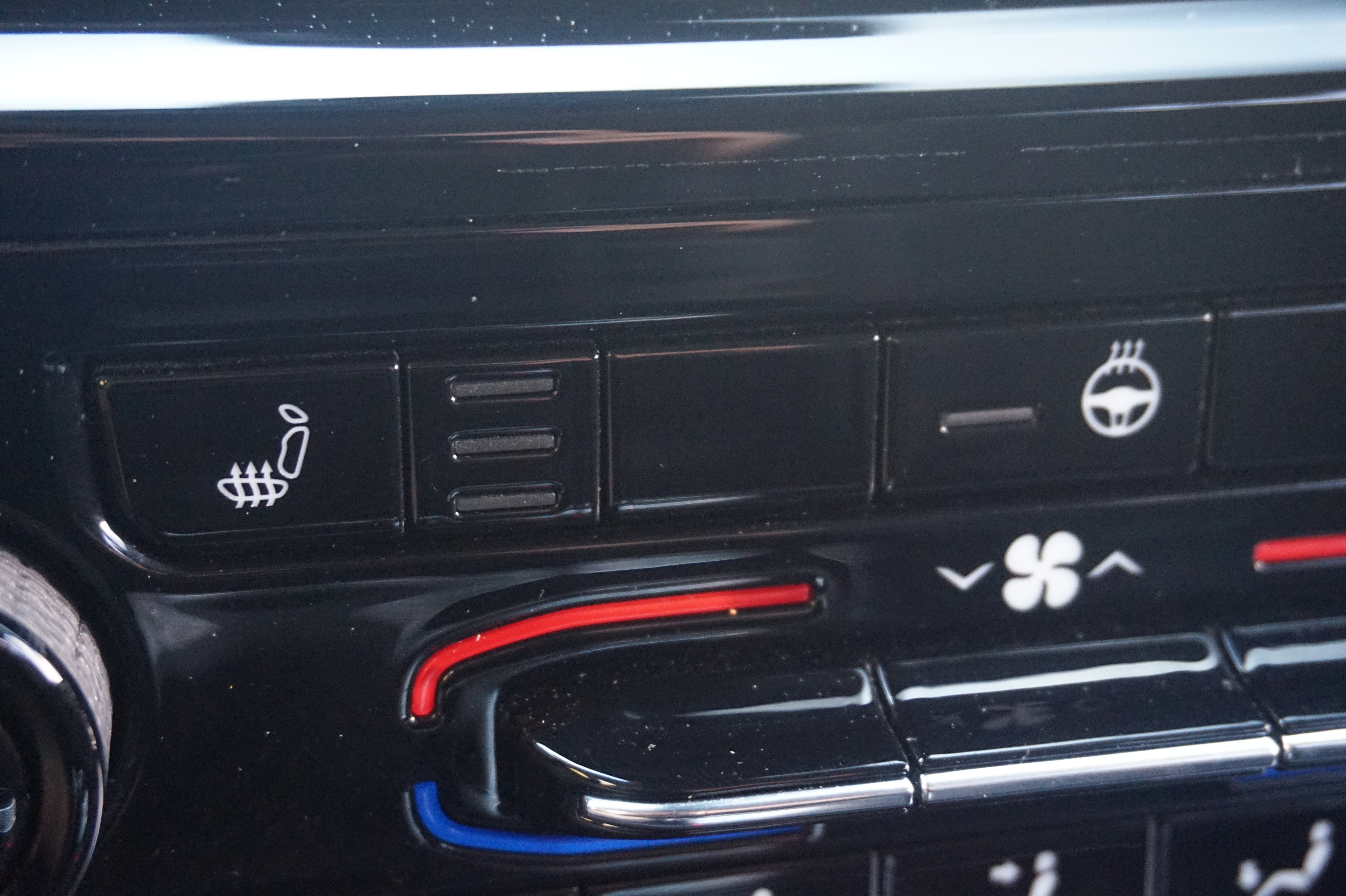 Used 2023 Jeep Grand Cherokee Laredo w/ Luxury Tech Group I image 33