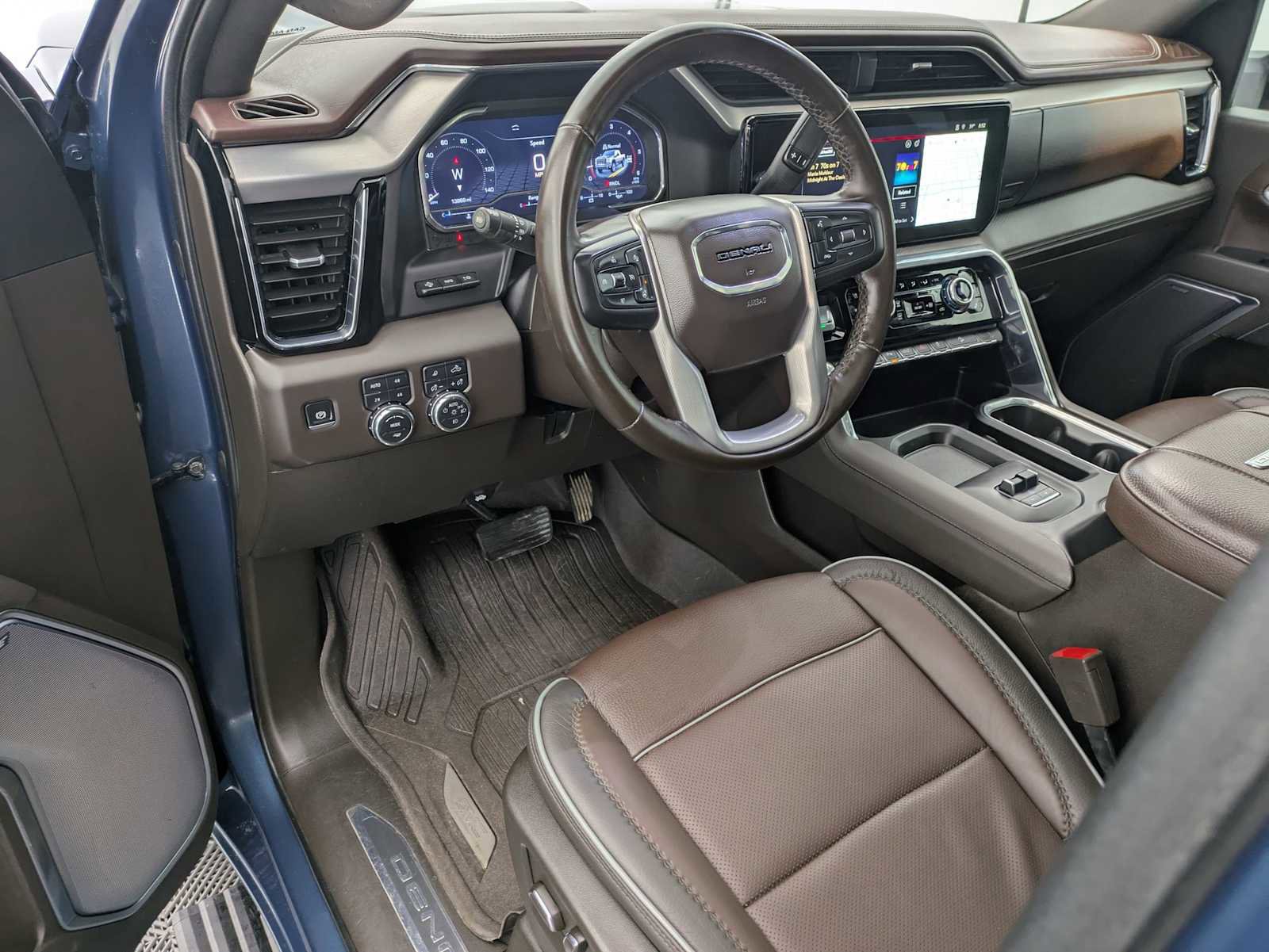 Used 2025 GMC Sierra 2500 Denali w/ Denali Reserve Package image 2