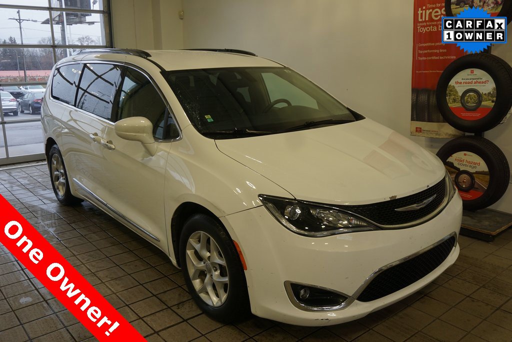 Used 2018 Chrysler Pacifica Touring-L w/ Tire & Wheel Group