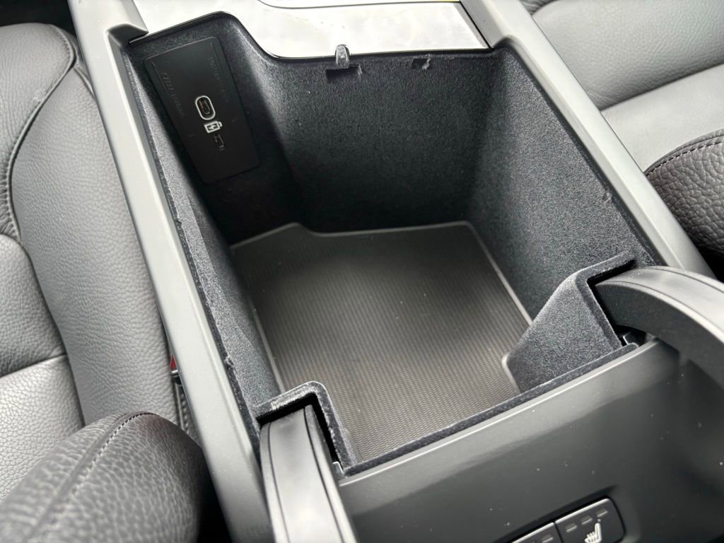 Used 2024 Volvo XC60 B5 Plus w/ Climate Package image 11