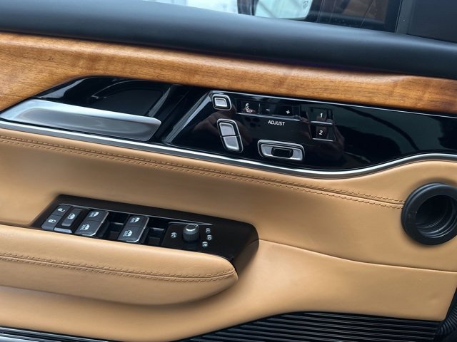 Used 2022 Jeep Grand Wagoneer Series III w/ Flexible Seating Group image 25