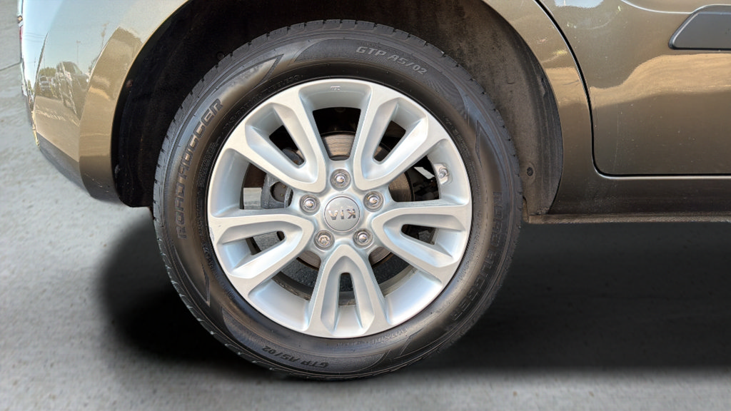 Used 2013 Kia Soul + w/ Audio Pkg FWD image 22
