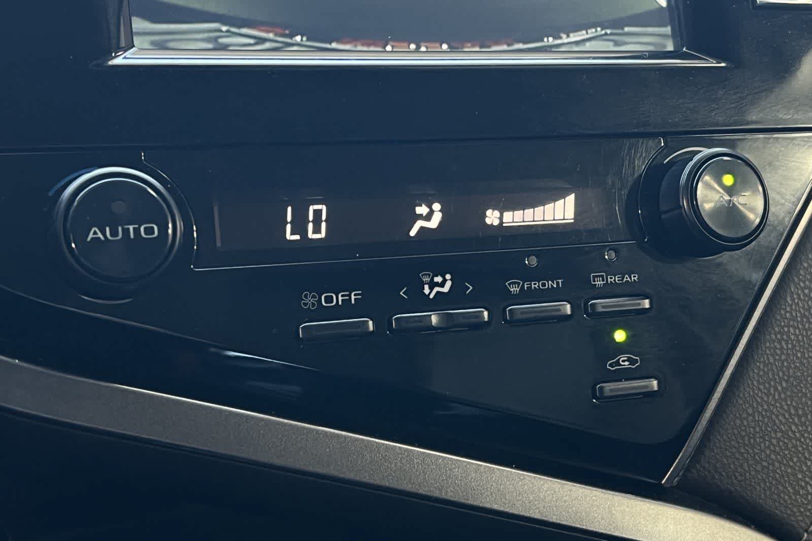 Used 2019 Toyota Camry SE FWD image 22