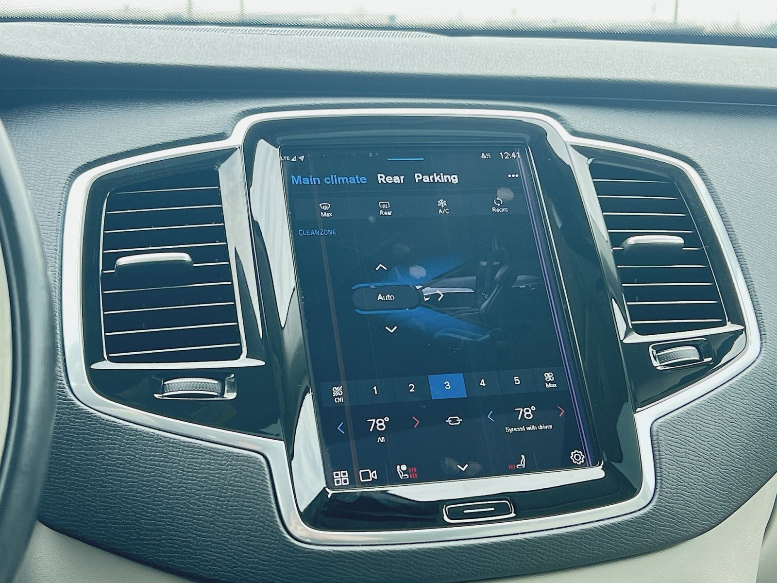 Used 2023 Volvo XC90 B5 Plus w/ Protection Package image 21