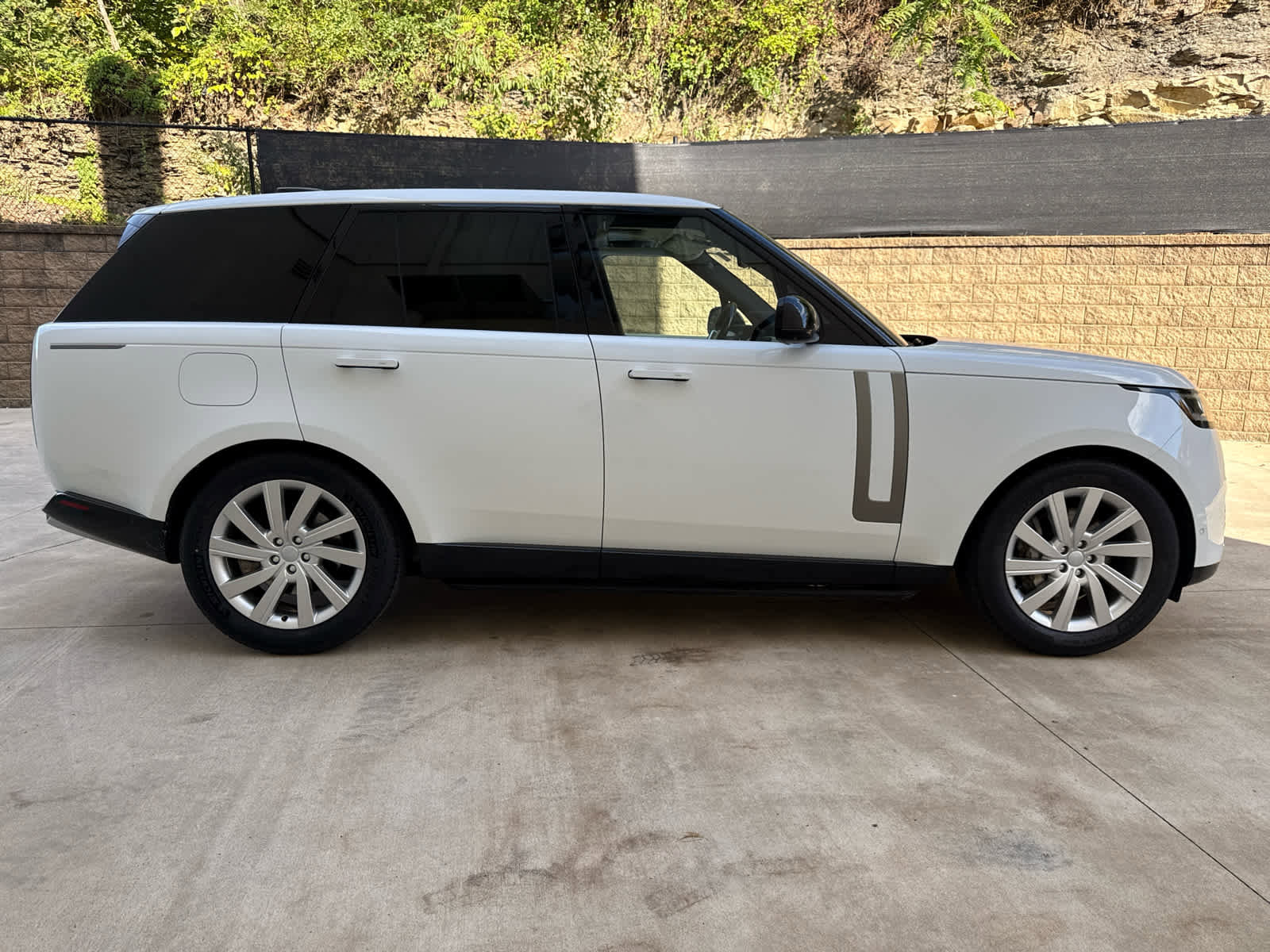 Certified 2023 Land Rover Range Rover SE image 7