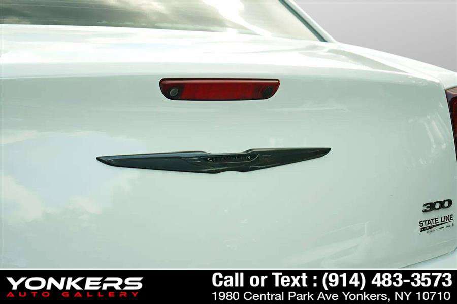 Used 2021 Chrysler 300 Touring L image 25