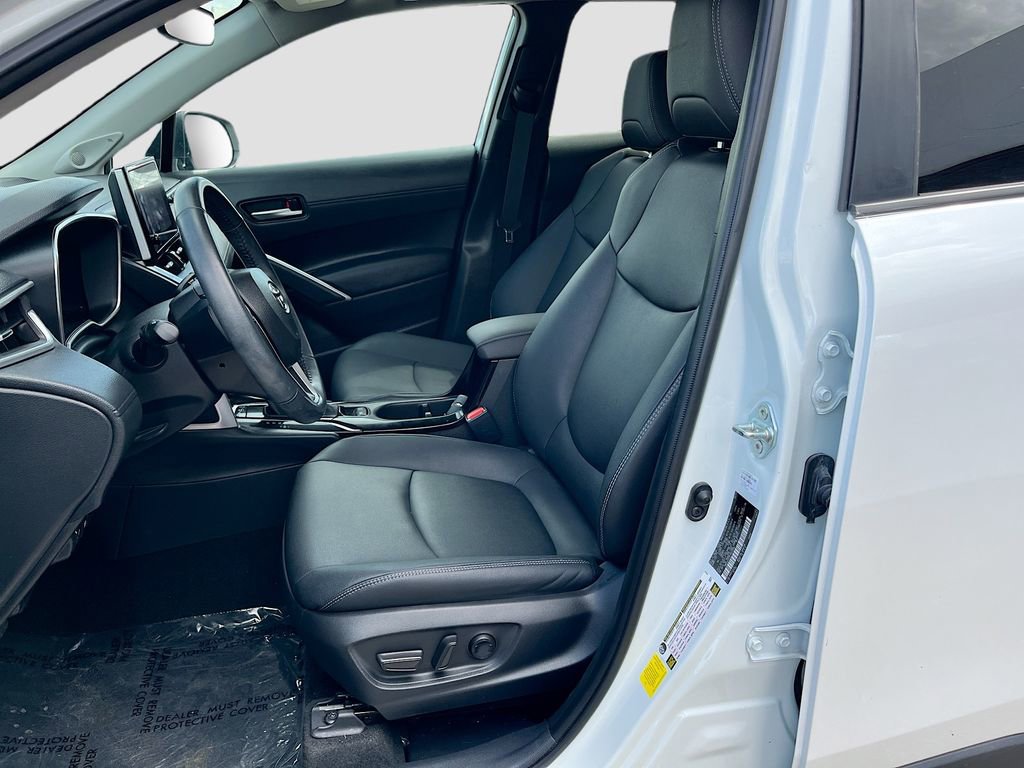 Used 2023 Toyota Corolla Cross XLE w/ Convenience Package FWD image 20